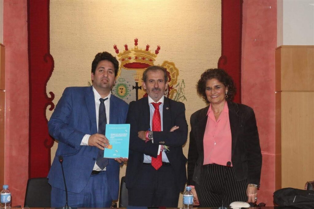 Abdeslam Lucena presentó en el Colegio de Abogados,