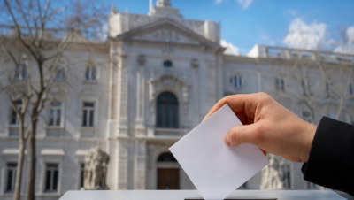 El Gobierno mueve ficha ante el Supremo para salvar el voto exterior de los beneficiarios de la ley de nietos
